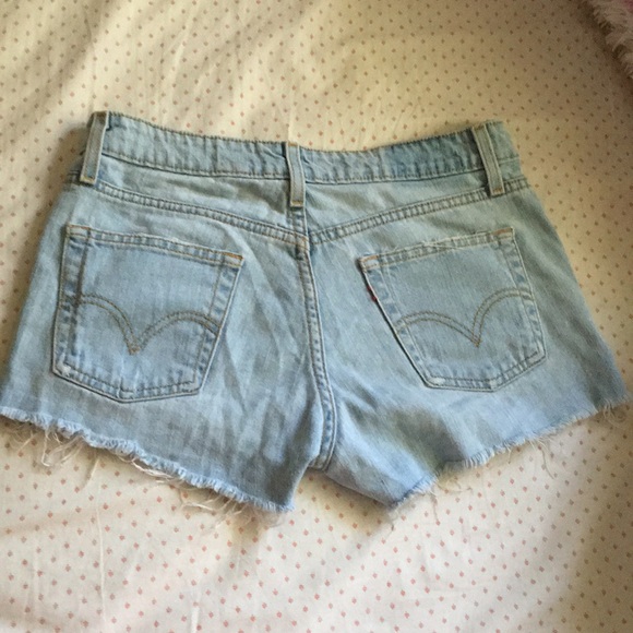 Levi’s shorts - Picture 2 of 2